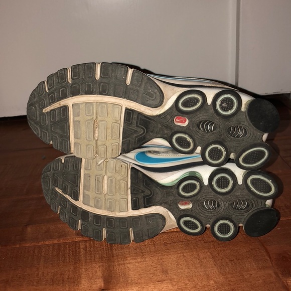 Nike Shocks running shoes - Picture 2 of 6